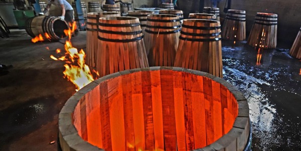 La madera en el vino: ciencia, historia y arte de la crianza