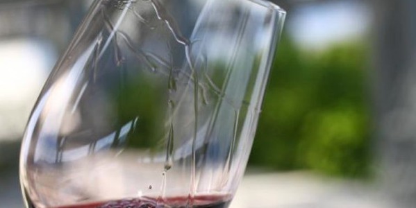 Las lágrimas del vino: un susurro en tu copa